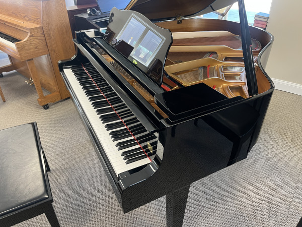 2000 Yamaha GH1 baby grand piano